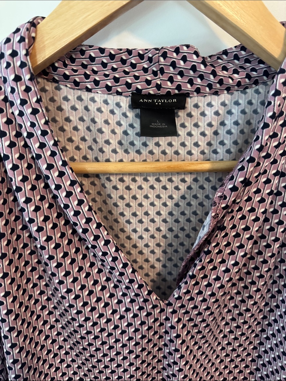 Ann Taylor Men’s Pink and Black Geo-Print Dress Shirt